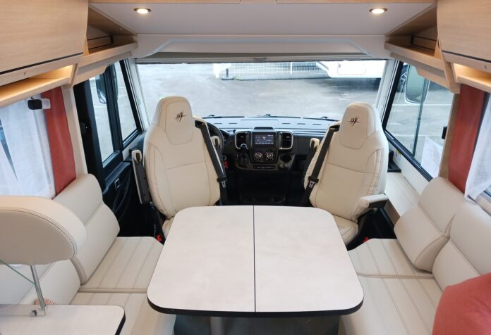 Socodim Loisirs 85 RAPIDO 896 F 99450 (10)
