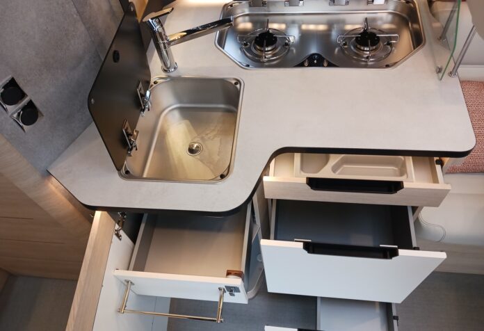 Socodim Loisirs 85 RAPIDO 896 F 99450 (12)