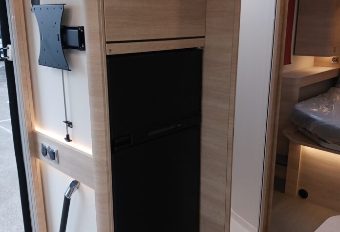 Socodim Loisirs 85 RAPIDO 896 F 99450 (13)
