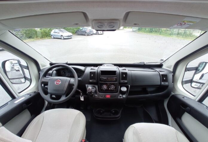 Socodim Loisirs 85 Challenger Magéo 288 EB DR 569 AH (1)