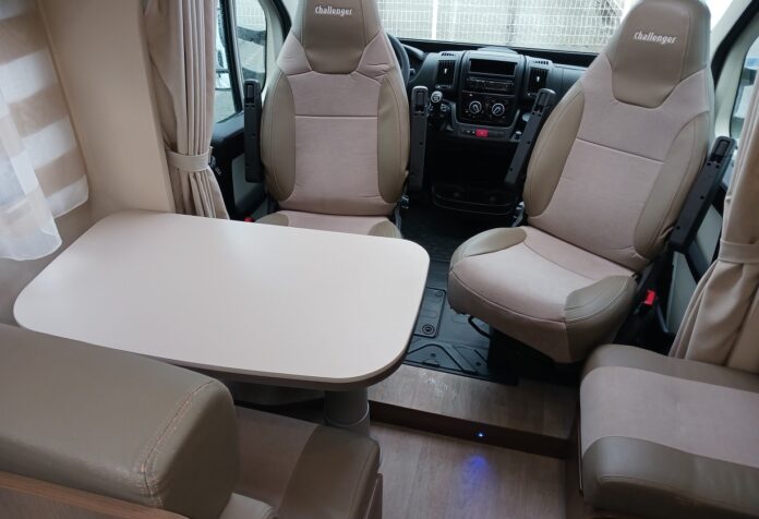 Socodim Loisirs 85 Challenger Magéo 288 EB DR 569 AH (33)