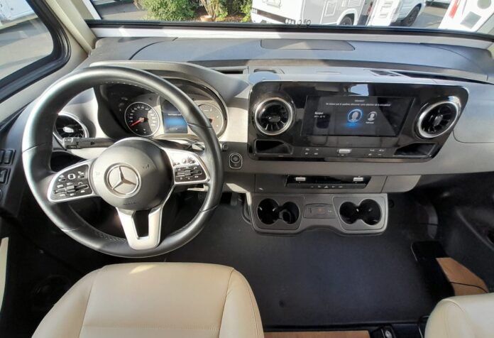 Hymer B MC I 680 Socodim Loisirs Rezé (8)