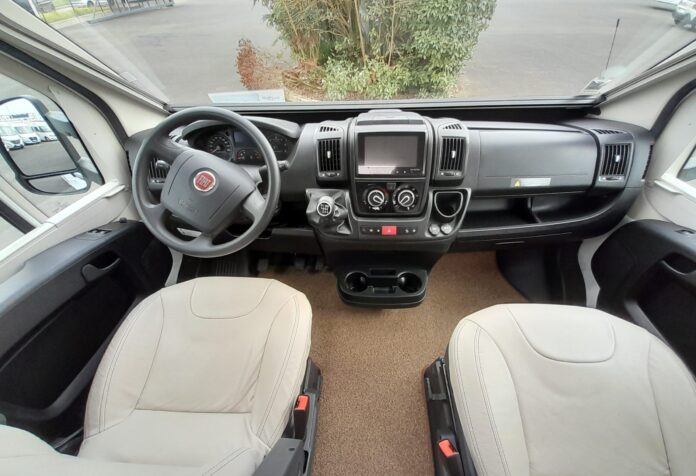 Pilote P 740 FC Essentiel Socodim Loisirs Rezé (7)