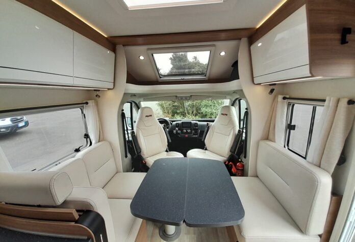 Pilote P 740 FC Essentiel Socodim Loisirs Rezé (8)