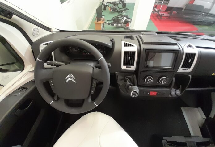 Pilote V 630 J Socodim Loisirs Rezé (4)